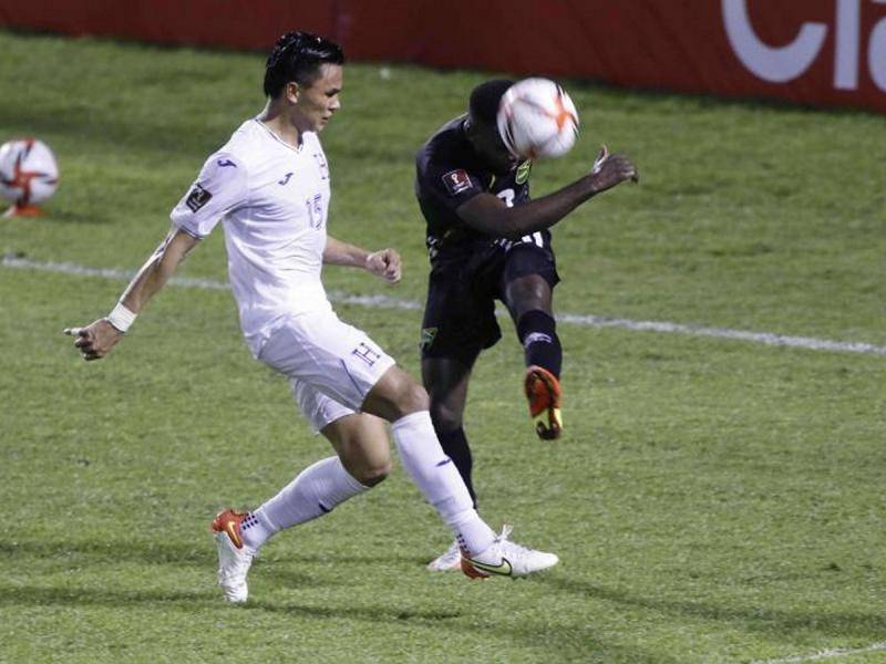 Imagen del partido Honduras vs Jamaica (0-2) de las Eliminatorias de la Concacaf a Qatar 2022 donde la H cayó derrotada y quedó en el último lugar.