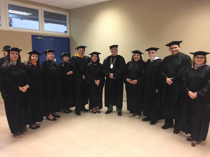 Participó en varias de las graduaciones de la UNAH. En la imagen aparece con autoridades universitarias (él es el tercero de derecha a izquierda).
