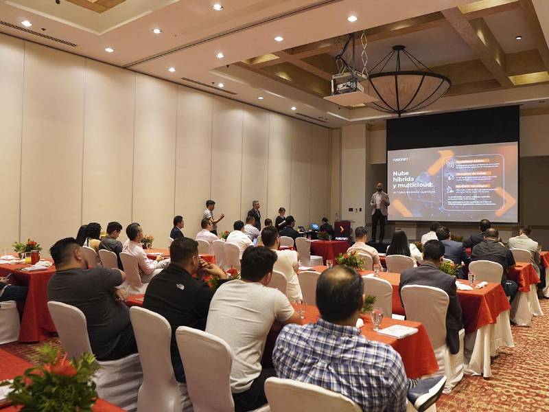 Fusionet reafirma su compromiso de conectar a los tomadores de decisión de Honduras con las tendencias globales más relevantes para impulsar la innovación local.