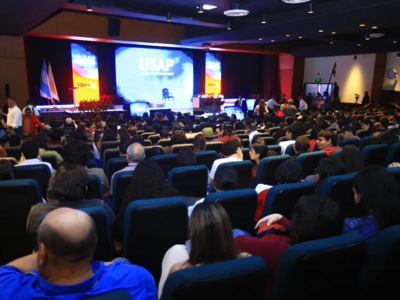 A través de esta dinámica, la USAP busca brindar a los jóvenes universitarios la oportunidad de conocer directamente las propuestas de gobierno de los candidatos.