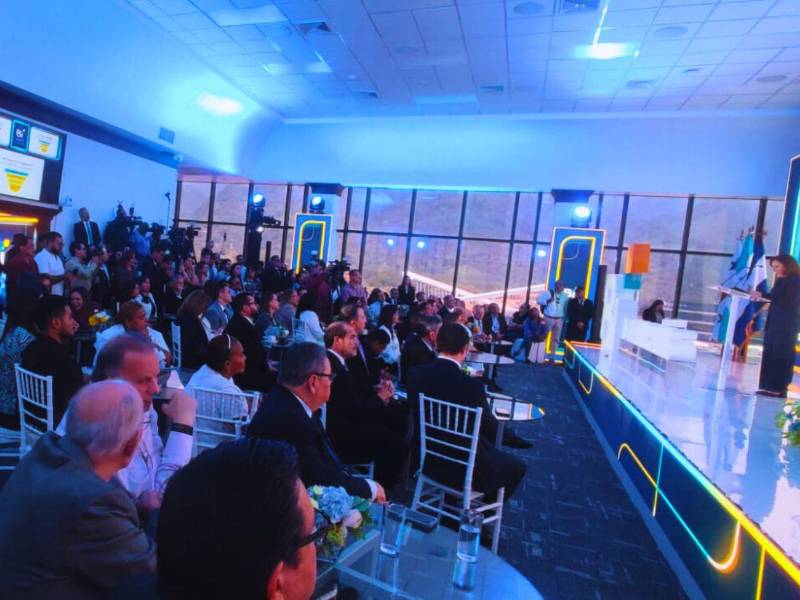 La nueva imagen de Banpaís incorpora el símbolo de Corporación Bi, proyectando confianza, visión regional y una banca cercana, adaptada a las necesidades actuales.