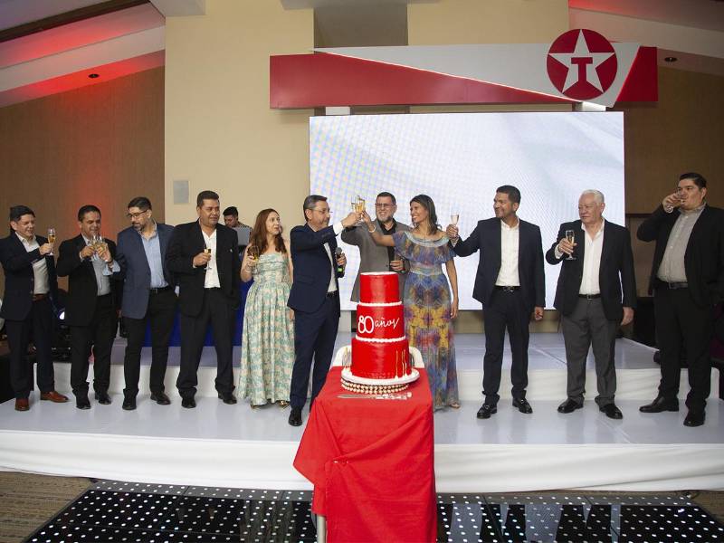 Texaco conmemora 80 años de trayectoria en Honduras, celebrando su historia de innovación, servicio y energía junto a clientes, colaboradores y aliados.