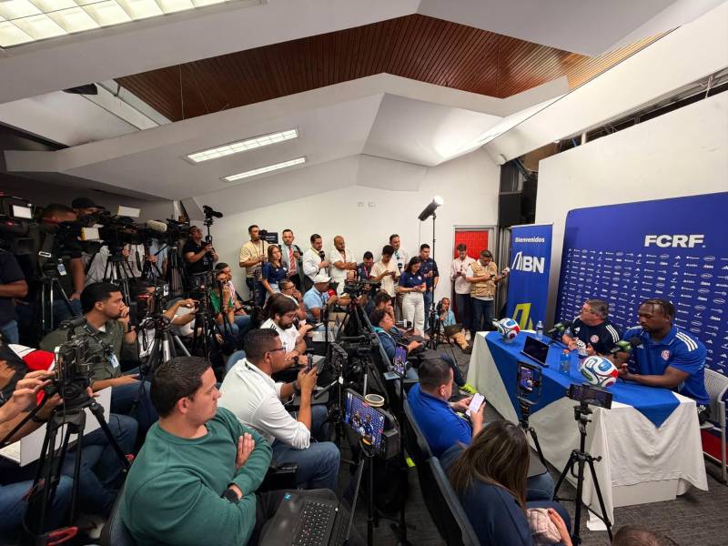 Piojo Herrera atiza contra la prensa y advierte a Honduras previo a enfrentar a Costa Rica