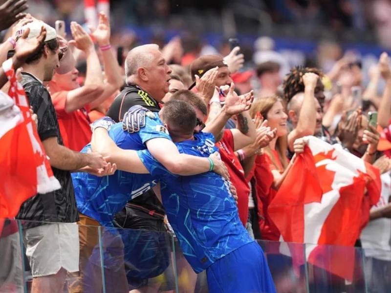 Maxime Crepeau (c) de Canadá, en un partido por los dieciseisavos de final del Mundial de la FIFA 2026.