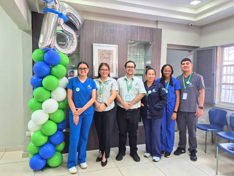 Colaboradores de la sucursal de El Benque también se unieron a las actividades de aniversario de Laboratorio Bueso Arias.
