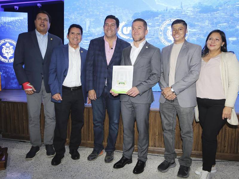 El alcalde Juan Diego Zelaya presenta la plataforma “MDC en tus manos” como parte del proceso de modernización municipal.