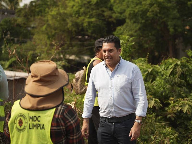 El alcalde Juan Diego Zelaya impulsa una estrategia integral para recuperar espacios públicos y fortalecer la conciencia ciudadana sobre el manejo adecuado de los residuos sólidos.