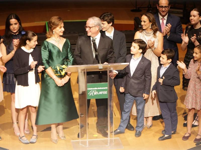 Una noche llena de emoción y detalles que reflejaron los 40 años de historia de LAFISE.