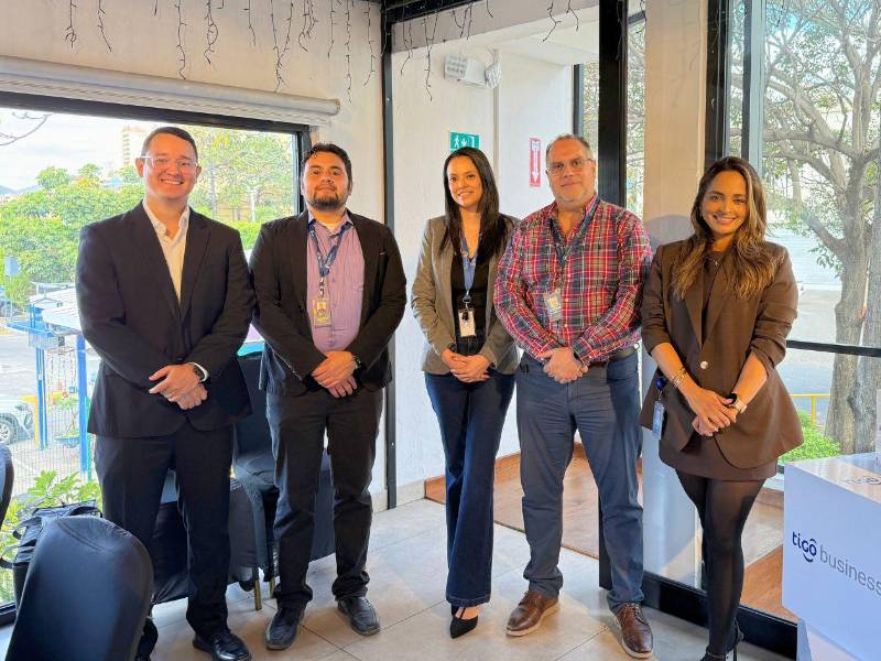El equipo de Tigo Business siempre dispuesto a brindar soluciones tecnológicas a los clientes en Honduras.