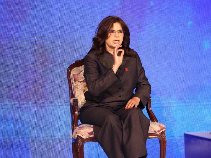 Rixi Moncada durante su intervención en el foro “De Frente” de la USAP, presentando su propuesta de gobierno.