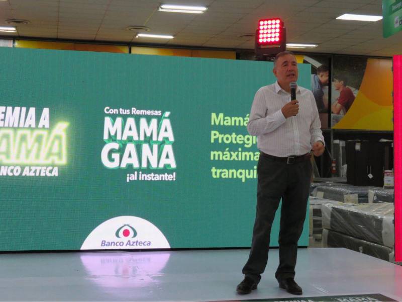 Reynaldo Tovar, director comercial de Elektra, dijo que el eslogan presentado, Dale más a mamá, refleja el propósito de ofrecer valor adicional más allá de los precios y promociones habituales.