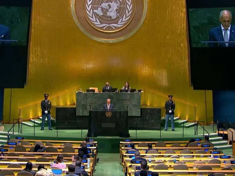 Imagen del momento en que Nasry Asfura brindó su discurso en la 81 Asamblea General de la ONU.