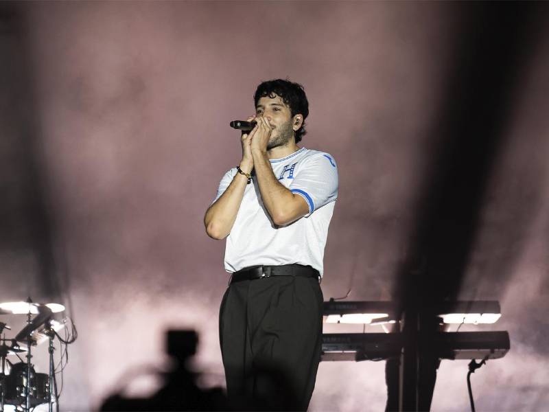 Sebastián Yatra durante su concierto exclusivo para los clientes de Gasolineras UNO, Banco Cuscatlán y Pronto.