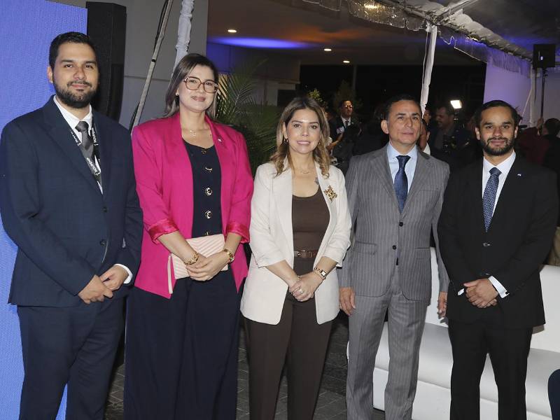 Invitados especiales y autoridades de Injupemp participaron en la inauguración de la nueva Agencia de Préstamos (API), ubicada en el Centro Cívico Gubernamental.