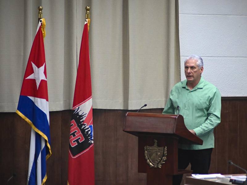 <b>REFORMAS.</b> La Asamblea Nacional del Poder Popular (ANPP, legislativo unicameral) de Cuba analizaba ayer en una sesión extraordinaria el paquete de reformas económicas que aprobó la víspera el Partido Comunista de Cuba (PCC, único legal).