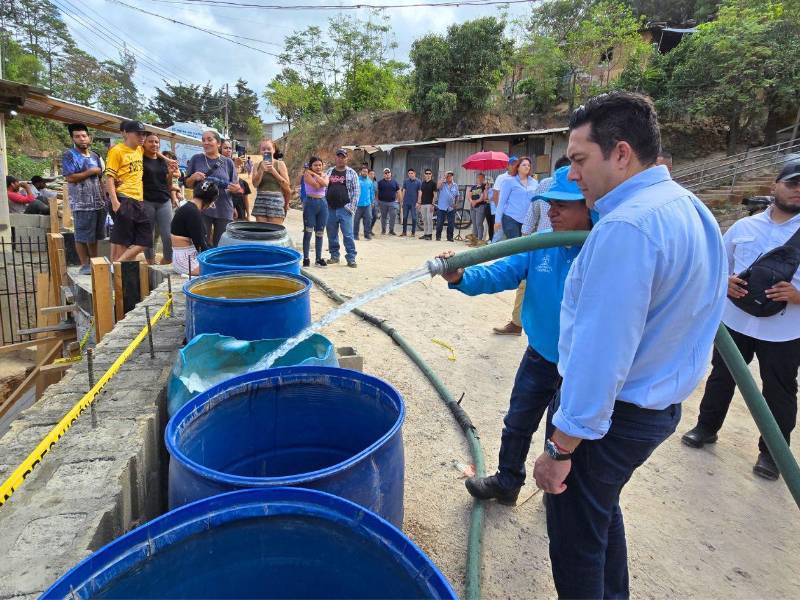 El alcalde Juan Diego Zelaya ha participado en algunos de los operativos realizados en varias comunidades de la capital.