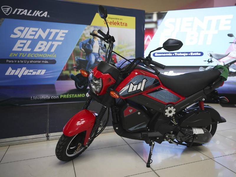 La BIT 150, protagonista del evento, destaca por su diseño moderno y eficiencia en el tráfico urbano.