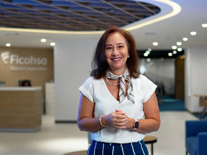 Ana María Rubio, vicepresidenta de Talento Humano de Grupo Ficohsa, destacó que el portal de empleo integra la tecnología y la innovación para conectar mejor con los profesionales hondureños.
