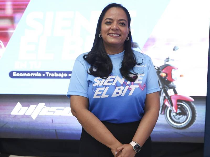 Belinda Bonilla, Gerente de Mercadeo Elektra, anunció la promoción exclusiva para clientes nuevos.