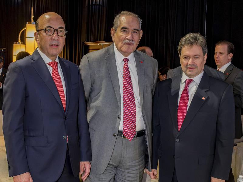 Representantes del sector empresarial, académico y financiero participaron activamente en el espacio de diálogo y reflexión económica.