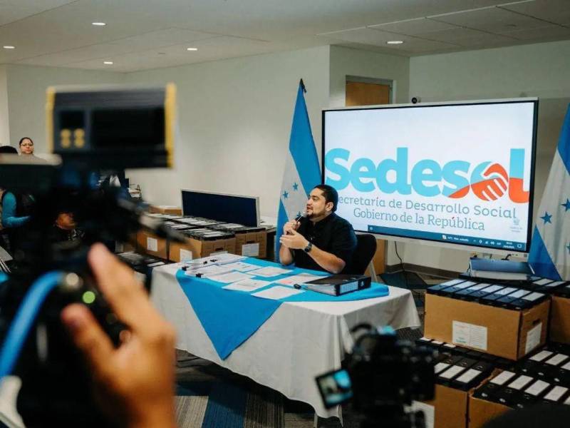 Sedesol solicitó a Finanzas millones de lempiras para financiar ayudas sociales canalizadas por diputados. En cuatro de cinco resoluciones revisadas se documentaron inconsistencias.