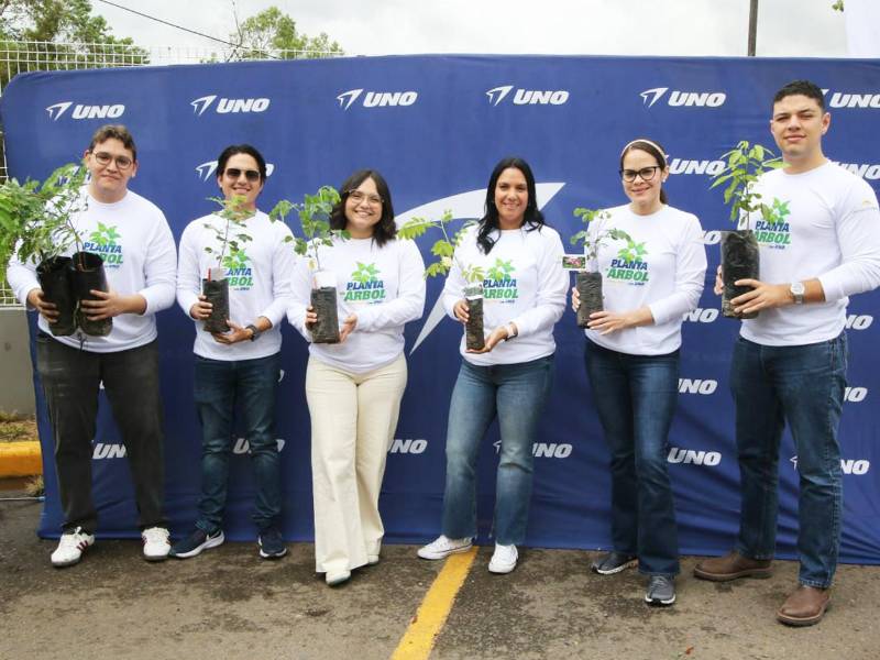 La campaña “Planta un árbol con UNO” busca fomentar la conciencia ambiental y fortalecer la reforestación urbana en Honduras.