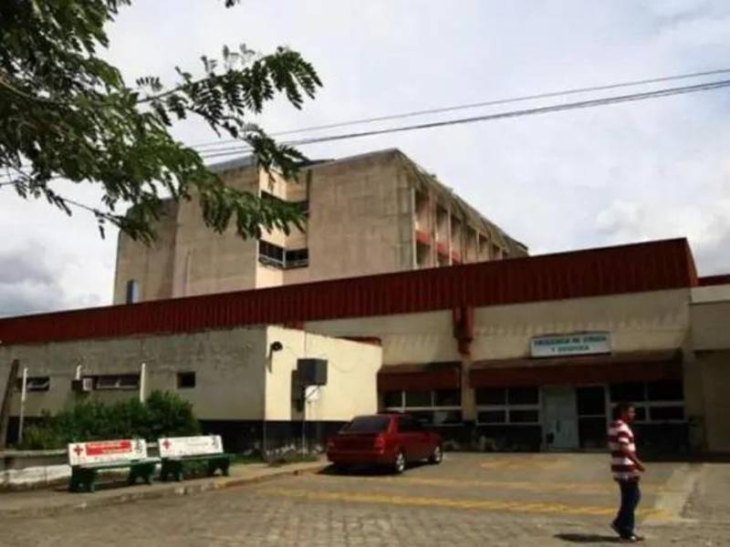 El doctor Edgardo Iraheta asume cargo de director del Hospital Mario Catarino Rivas.