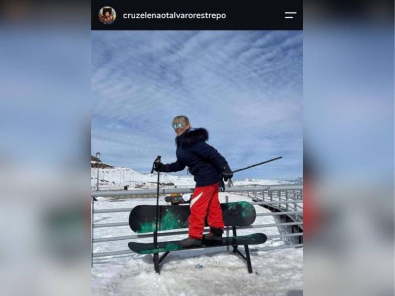 Cruz Helena Otalvaro Restrepo aparece en fotografías publicadas en redes sociales durante viajes y vacaciones en distintos países.