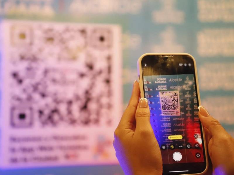 Visitantes podrán escanear códigos QR en distintos puntos de la ciudad para acceder fácilmente a la plataforma.