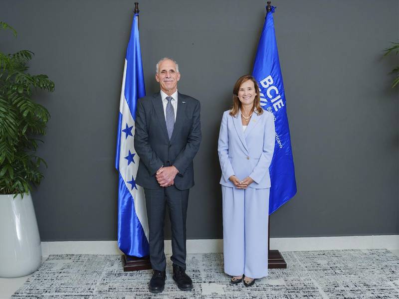 El presidente de Honduras y la presidente ejecutiva del BCIE fortalecen la cooperación para impulsar proyectos de desarrollo en el país.