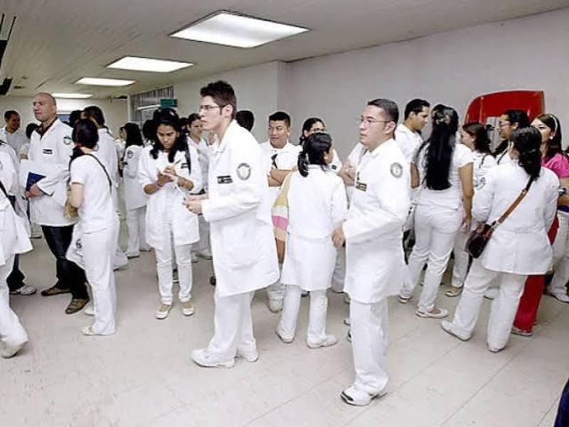El 21% de los médicos en huelga son de contrato interinato y en su mayoría están pendientes de salarios.