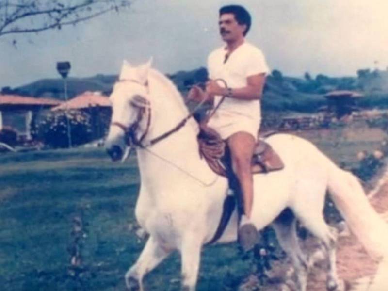 Antes de su captura, Juan Ramón Matta Ballesteros era conocido en Honduras por su ostentoso estilo de vida. En esta imagen de archivo aparece montado en un caballo blanco.