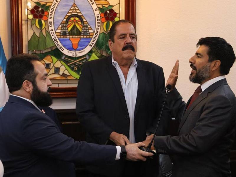 En febrero de 2024, Luis Redondo juramentó como fiscal interino a Johel Zelaya.