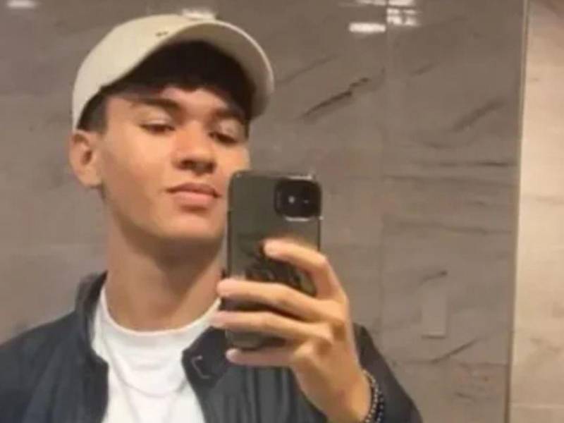 Anders Xavier Arriola residía en la colonia El Sauce de La Ceiba. Sus compañeros de universidad y de trabajo lo recordaron como un joven tranquilo.