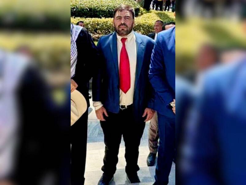 Milton Benítez, alias “El Perro Amarillo”, dejó de aparecer en la pantalla de UNE TV tras la derrota electoral de Libre.