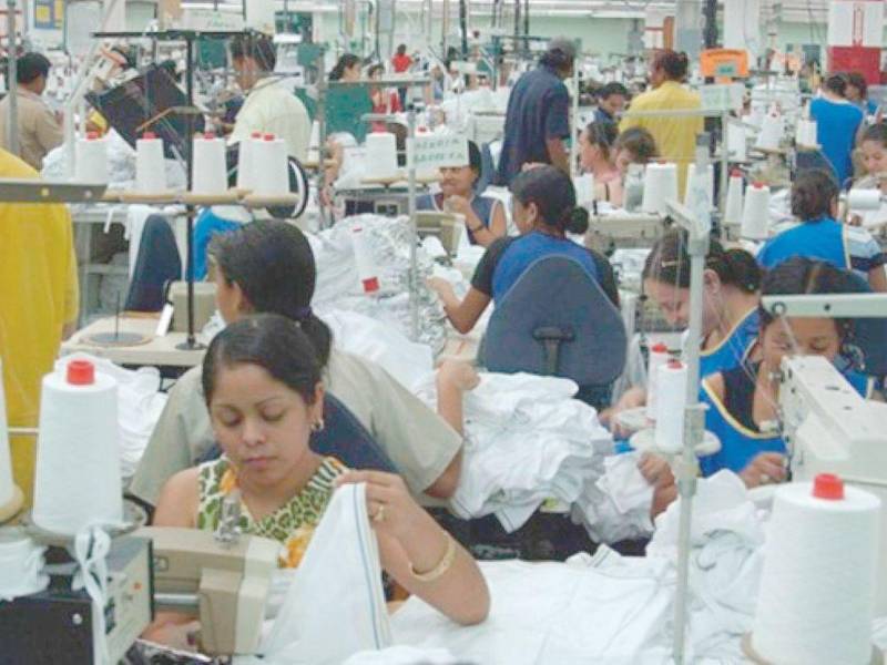 Un 11% de las mujeres equivalentes a 154,000 trabajaron en el área de hoteles y restaurantes.