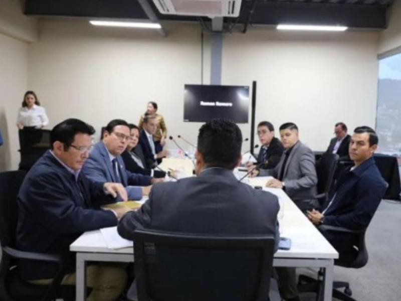 La sesión de la corporación municipal incluirá debates sobre mercados, tierras ejidales y problemas de movilidad en la capital.