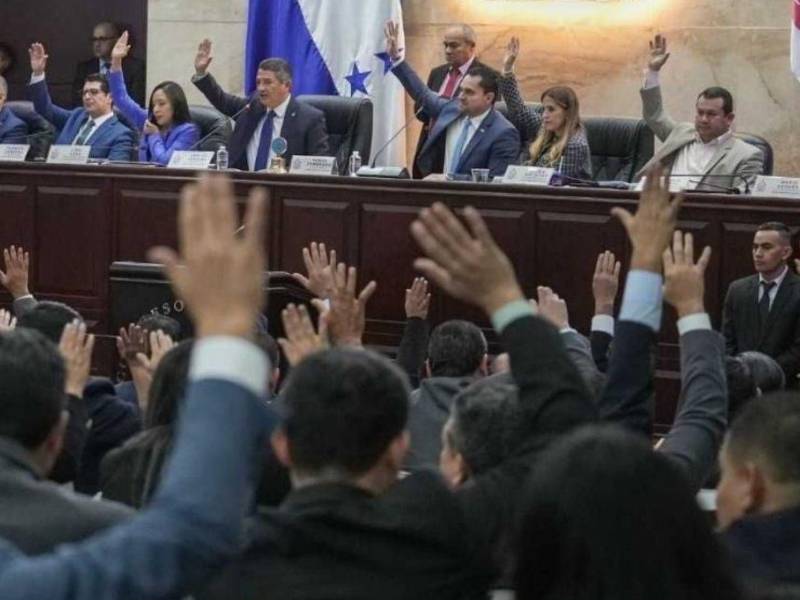 En abril, el Poder Legislativo sepultó la figura de la Comisión Permanente.