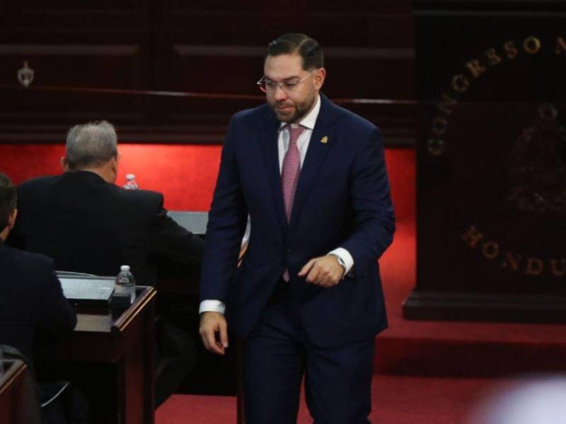 Jorge Cálix, jefe de la bancada del Partido Liberal, afirmó que los diputados reelectos de Libre recibieron fondos públicos de Sedesol y otras instituciones.