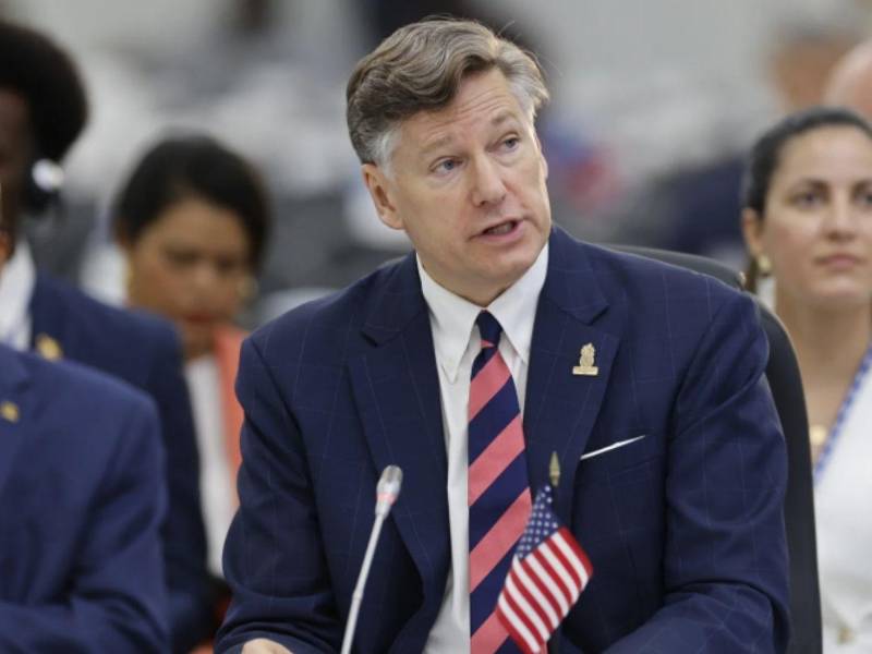 El subsecretario estadounidense Christopher Landau advirtió que Washington está vigilante de las elecciones en Honduras.