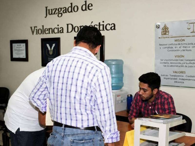 Las autoridades instan a las personas afectadas por violencia en el entorno familiar a denunciar los hechos y buscar atención a través de la línea 114 o en las oficinas de la DPI.