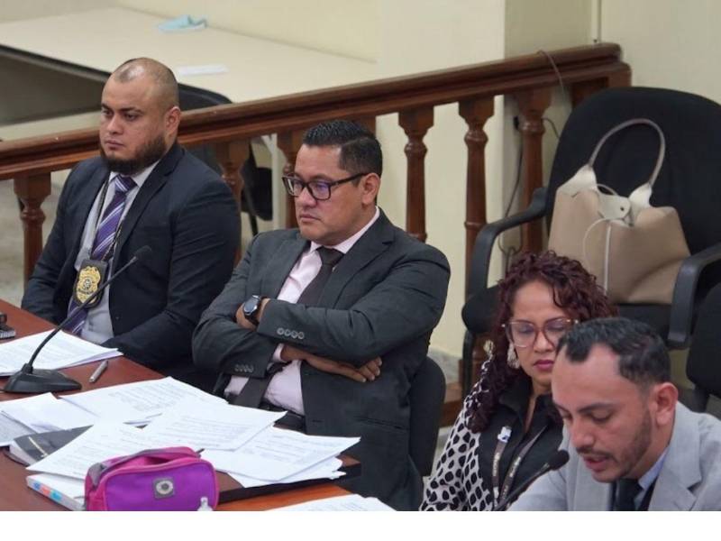 Algunos de los funcionarios del Ministerio Público despedidos, durante el juicio contra Alexander Ardón por el delito de lavado de activos.
