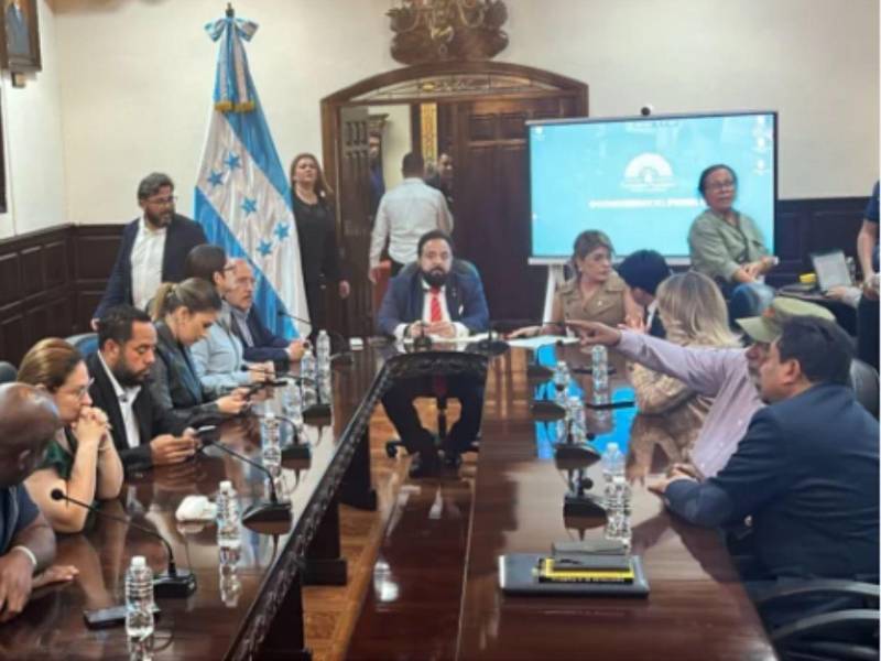 La extinta Comisión Permanente del Congreso Nacional, cuyos exintegrantes son investigados por el Ministerio Público por su actuación en la emisión del Decreto 58-2025.