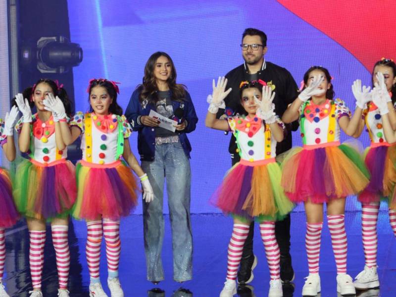 Un grupo de niñas vestidas de payasitas abrió con los aplausos la gran jornada de amor y solidaridad: La Teletón 2025 que busca recaudar 77.5 millones de lempiras.
