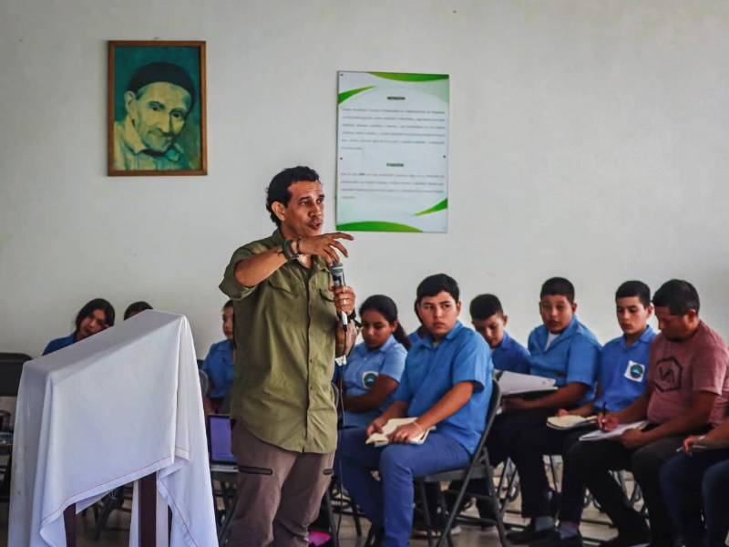 Jorge Luis Murillo Palma empezó en La Tigra como técnico, pero entre 2017 y 2018 pasó a ser director. Desde entonces ha buscado la forma de potenciarlo como un espacio turístico, pero también ha hecho todo lo posible por preservarlo. Es licenciado en turismo y fue docente.