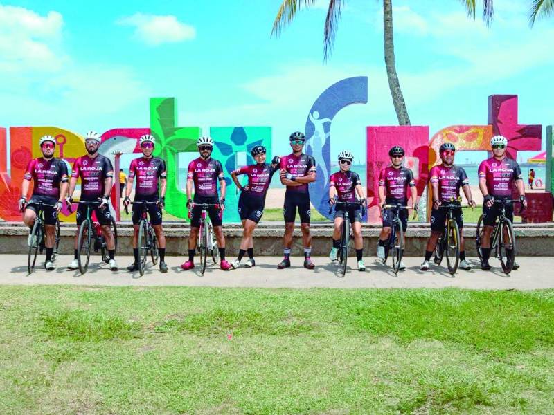 La Roja es un club ciclístico de Puerto Cortés que tiene más de 100 pedaleros. En sus filas cuenta con Edwin Guevara, quien es el actual campeón nacional de Máster A de ruta y es candidato para lograr podio en la Vuelta.