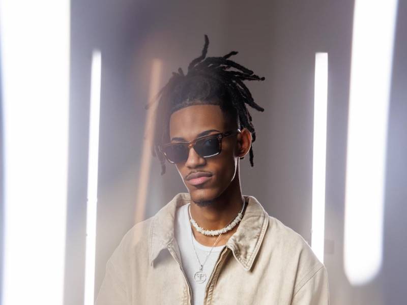 En 2023, Lara conectó con Carbon Fiber Music, su actual sello discográfico.