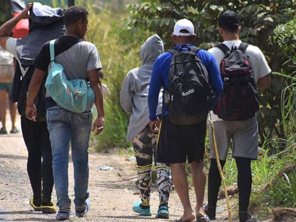 Los migrantes en tránsito siguen siendo en su mayoría hombres, mientras que las mujeres y los niños representan una proporción menor del total.