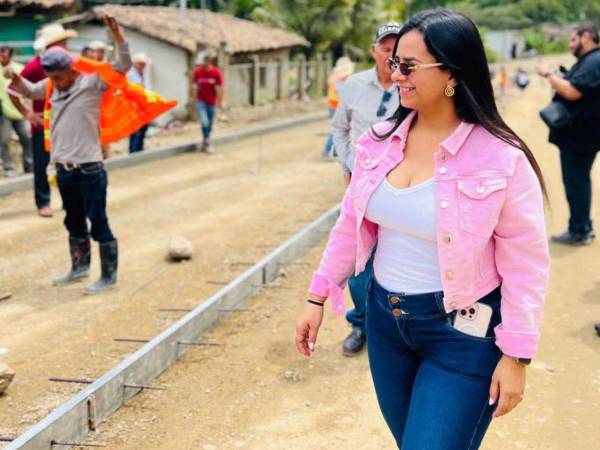 Según denuncias de actores políticos locales, Isis Cuéllar continúa ejerciendo control sobre las principales instituciones estatales en Copán, pese a las sanciones internas en su contra.