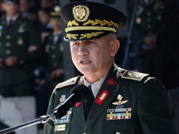 El jefe del Estado Mayor Conjunto de las Fuerzas Armadas (FF AA), Roosevelt Hernández, se libró de toda culpa del caos en las elecciones del domingo 9 de marzo.